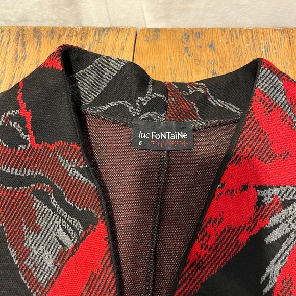 LUC FONTAINE – GRAPHIC PRINT TOP – SIZE 6 - Picture 9 of 11